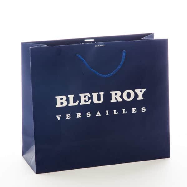 un sac bleu avec un logo bleu roy