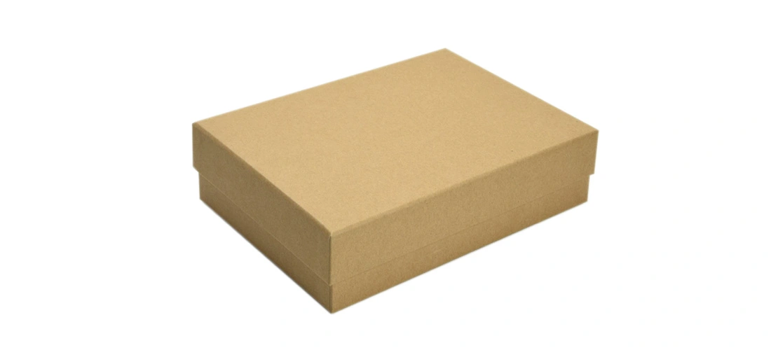 une boite recouvert de papier kraft